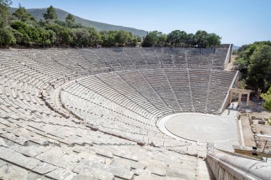 Epidaurus Antik Tiyatrosu, Yunan Epidaurus şehrinde antik Yunan tıp tanrısı Asclepius 'a adanmış bir tiyatrodur..