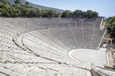 Epidaurus Antik Tiyatrosu, Yunan Epidaurus şehrinde antik Yunan tıp tanrısı Asclepius 'a adanmış bir tiyatrodur..