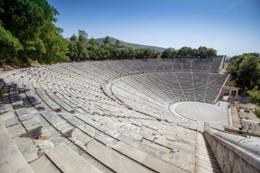 Epidaurus Antik Tiyatrosu, Yunan Epidaurus şehrinde antik Yunan tıp tanrısı Asclepius 'a adanmış bir tiyatrodur..