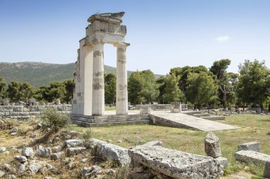 Epidaurus Antik Tiyatrosu, Yunan Epidaurus şehrinde antik Yunan tıp tanrısı Asclepius 'a adanmış bir tiyatrodur..