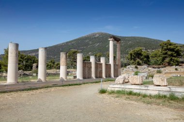 Epidaurus Antik Tiyatrosu, Yunan Epidaurus şehrinde antik Yunan tıp tanrısı Asclepius 'a adanmış bir tiyatrodur..