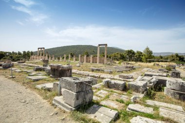 Epidaurus Antik Tiyatrosu, Yunan Epidaurus şehrinde antik Yunan tıp tanrısı Asclepius 'a adanmış bir tiyatrodur..