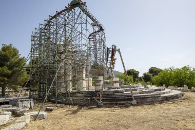 Epidaurus Antik Tiyatrosu, Yunan Epidaurus şehrinde antik Yunan tıp tanrısı Asclepius 'a adanmış bir tiyatrodur..
