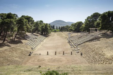 Epidaurus Antik Tiyatrosu, Yunan Epidaurus şehrinde antik Yunan tıp tanrısı Asclepius 'a adanmış bir tiyatrodur..