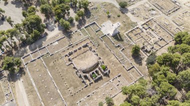 Epidaurus Antik Tiyatrosu, Yunan Epidaurus şehrinde antik Yunan tıp tanrısı Asclepius 'a adanmış bir tiyatrodur..