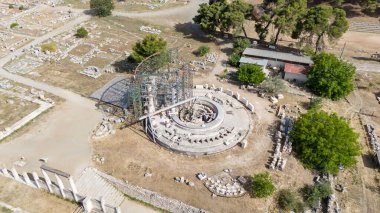 Epidaurus Antik Tiyatrosu, Yunan Epidaurus şehrinde antik Yunan tıp tanrısı Asclepius 'a adanmış bir tiyatrodur..