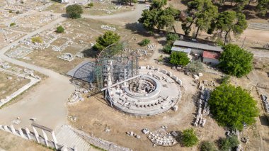Epidaurus Antik Tiyatrosu, Yunan Epidaurus şehrinde antik Yunan tıp tanrısı Asclepius 'a adanmış bir tiyatrodur..
