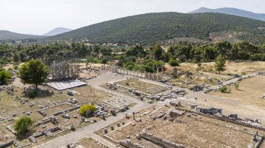 Epidaurus Antik Tiyatrosu, Yunan Epidaurus şehrinde antik Yunan tıp tanrısı Asclepius 'a adanmış bir tiyatrodur..