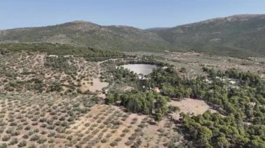 Epidaurus Antik Tiyatrosu, Yunan Epidaurus şehrinde antik Yunan tıp tanrısı Asclepius 'a adanmış bir tiyatrodur..