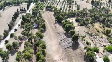 Epidaurus Antik Tiyatrosu, Yunan Epidaurus şehrinde antik Yunan tıp tanrısı Asclepius 'a adanmış bir tiyatrodur..