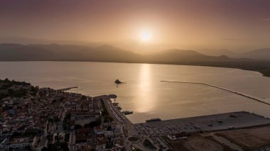 Nafplio şehri ve limanı, Moreloponnese, Yunanistan.