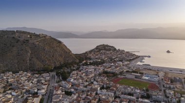Nafplio şehri ve limanı, Moreloponnese, Yunanistan.