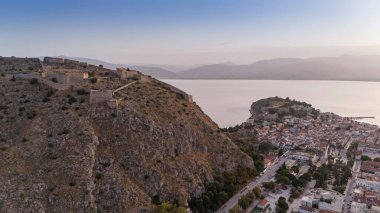 Nafplio şehri ve limanı, Moreloponnese, Yunanistan.