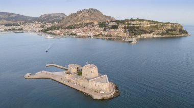 Nafplio şehri ve limanı, Moreloponnese, Yunanistan.