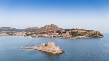 Nafplio şehri ve limanı, Moreloponnese, Yunanistan.