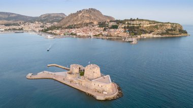 Nafplio şehri ve limanı, Moreloponnese, Yunanistan.