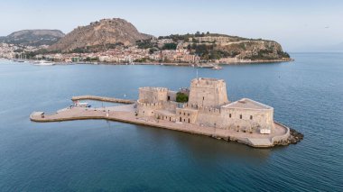 Nafplio şehri ve limanı, Moreloponnese, Yunanistan.