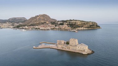 Nafplio şehri ve limanı, Moreloponnese, Yunanistan.