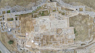 Argolis, Peloponnese 'deki Miken arkeolojik alanı olan Tiryns' in antik akropolünün kalıntıları ve efsanevi kahraman Herkül 'ün 12 çalışmasını gerçekleştirdiği yer, Yunanistan.