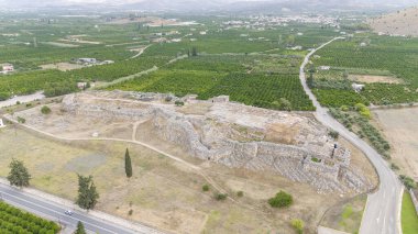 Argolis, Peloponnese 'deki Miken arkeolojik alanı olan Tiryns' in antik akropolünün kalıntıları ve efsanevi kahraman Herkül 'ün 12 çalışmasını gerçekleştirdiği yer, Yunanistan.