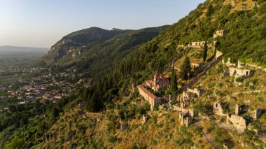 Yunanistan 'ın Mystras kentindeki harabeler - arkeoloji geçmişi