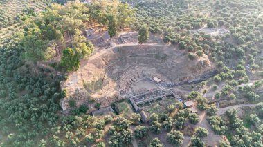 Taygetus dağları ve antik kalıntıları Yunanistan 'ın Mora kentinde bulunan Sparta kentinin havadan panoramik manzarası