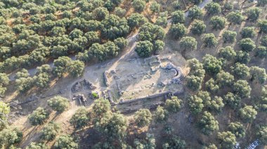 Taygetus dağları ve antik kalıntıları Yunanistan 'ın Mora kentinde bulunan Sparta kentinin havadan panoramik manzarası