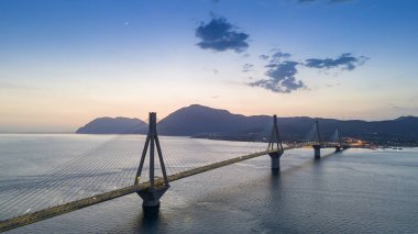 Yunanistan 'daki Rio-Antirio köprüsünün Charilaos Trikoupis hava manzarası