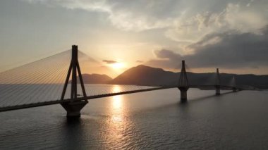 Yunanistan 'daki Rio-Antirio köprüsünün Charilaos Trikoupis hava manzarası