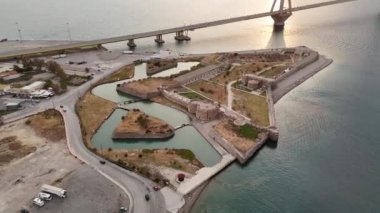 Yunanistan 'daki Rio-Antirio köprüsünün Charilaos Trikoupis hava manzarası