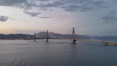Yunanistan 'daki Rio-Antirio köprüsünün Charilaos Trikoupis hava manzarası