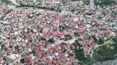 Meteora, Kalabaka, Yunanistan. Kurtarıcının Dönüşümü Manastırı. Meteora - kayalar, 600 metreye kadar. UNESCO listesinde yer alan 6 aktif Rum Ortodoks manastırı bulunuyor: Aerial View