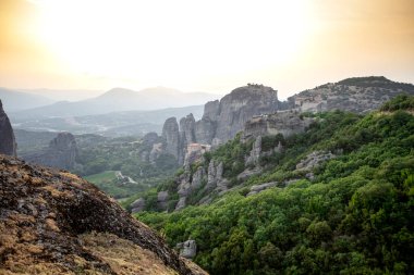 Meteora, Kalabaka, Yunanistan. Kurtarıcının Dönüşümü Manastırı. Meteora - kayalar, 600 metreye kadar. UNESCO listesinde yer alan 6 aktif Rum Ortodoks manastırı bulunuyor: Aerial View