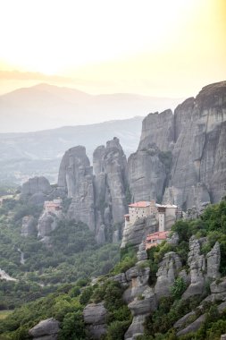 Meteora, Kalabaka, Yunanistan. Kurtarıcının Dönüşümü Manastırı. Meteora - kayalar, 600 metreye kadar. UNESCO listesinde yer alan 6 aktif Rum Ortodoks manastırı bulunuyor: Aerial View