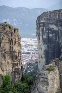 Meteora, Kalabaka, Yunanistan. Kurtarıcının Dönüşümü Manastırı. Meteora - kayalar, 600 metreye kadar. UNESCO listesinde yer alan 6 aktif Rum Ortodoks manastırı bulunuyor: Aerial View