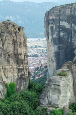 Meteora, Kalabaka, Yunanistan. Kurtarıcının Dönüşümü Manastırı. Meteora - kayalar, 600 metreye kadar. UNESCO listesinde yer alan 6 aktif Rum Ortodoks manastırı bulunuyor: Aerial View