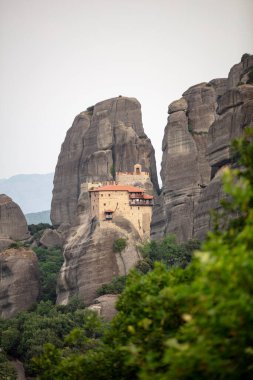 Meteora, Kalabaka, Yunanistan. Kurtarıcının Dönüşümü Manastırı. Meteora - kayalar, 600 metreye kadar. UNESCO listesinde yer alan 6 aktif Rum Ortodoks manastırı bulunuyor: Aerial View