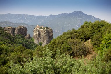 Meteora, Kalabaka, Yunanistan. Kurtarıcının Dönüşümü Manastırı. Meteora - kayalar, 600 metreye kadar. UNESCO listesinde yer alan 6 aktif Rum Ortodoks manastırı bulunuyor: Aerial View