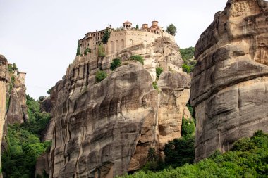 Meteora, Kalabaka, Yunanistan. Kurtarıcının Dönüşümü Manastırı. Meteora - kayalar, 600 metreye kadar. UNESCO listesinde yer alan 6 aktif Rum Ortodoks manastırı bulunuyor: Aerial View