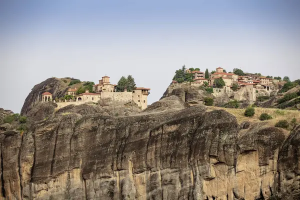 Meteora, Kalabaka, Yunanistan. Kurtarıcının Dönüşümü Manastırı. Meteora - kayalar, 600 metreye kadar. UNESCO listesinde yer alan 6 aktif Rum Ortodoks manastırı bulunuyor: Aerial View