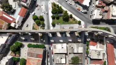 Kavala, Yunanistan ve Avrupa 'daki eski şehir, kale ve su kemerinin havadan görünüşü