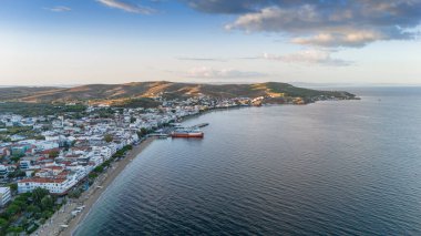 Avsa adası, Türkiye 'nin havadan görünüşü. Türkiye 'de denizden Avsa Adası manzarası.
