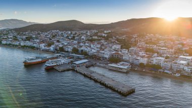 Avsa adası, Türkiye 'nin havadan görünüşü. Türkiye 'de denizden Avsa Adası manzarası.