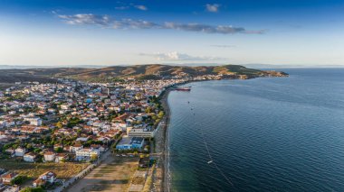 Avsa adası, Türkiye 'nin havadan görünüşü. Türkiye 'de denizden Avsa Adası manzarası.