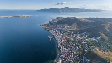Avsa adası, Türkiye 'nin havadan görünüşü. Türkiye 'de denizden Avsa Adası manzarası.