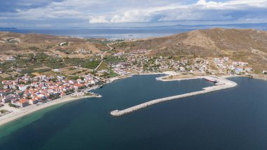 Avsa adası, Türkiye 'nin havadan görünüşü. Türkiye 'de denizden Avsa Adası manzarası.