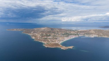 Avsa adası, Türkiye 'nin havadan görünüşü. Türkiye 'de denizden Avsa Adası manzarası.