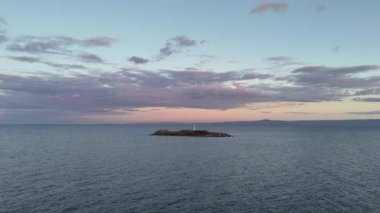 Avsa adası, Türkiye 'nin havadan görünüşü. Türkiye 'de denizden Avsa Adası manzarası.