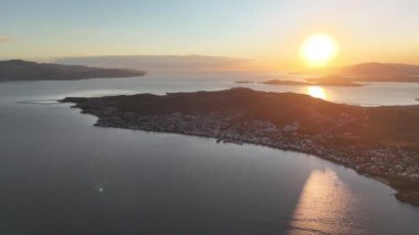 Avsa adası, Türkiye 'nin havadan görünüşü. Türkiye 'de denizden Avsa Adası manzarası.