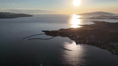 Avsa adası, Türkiye 'nin havadan görünüşü. Türkiye 'de denizden Avsa Adası manzarası.